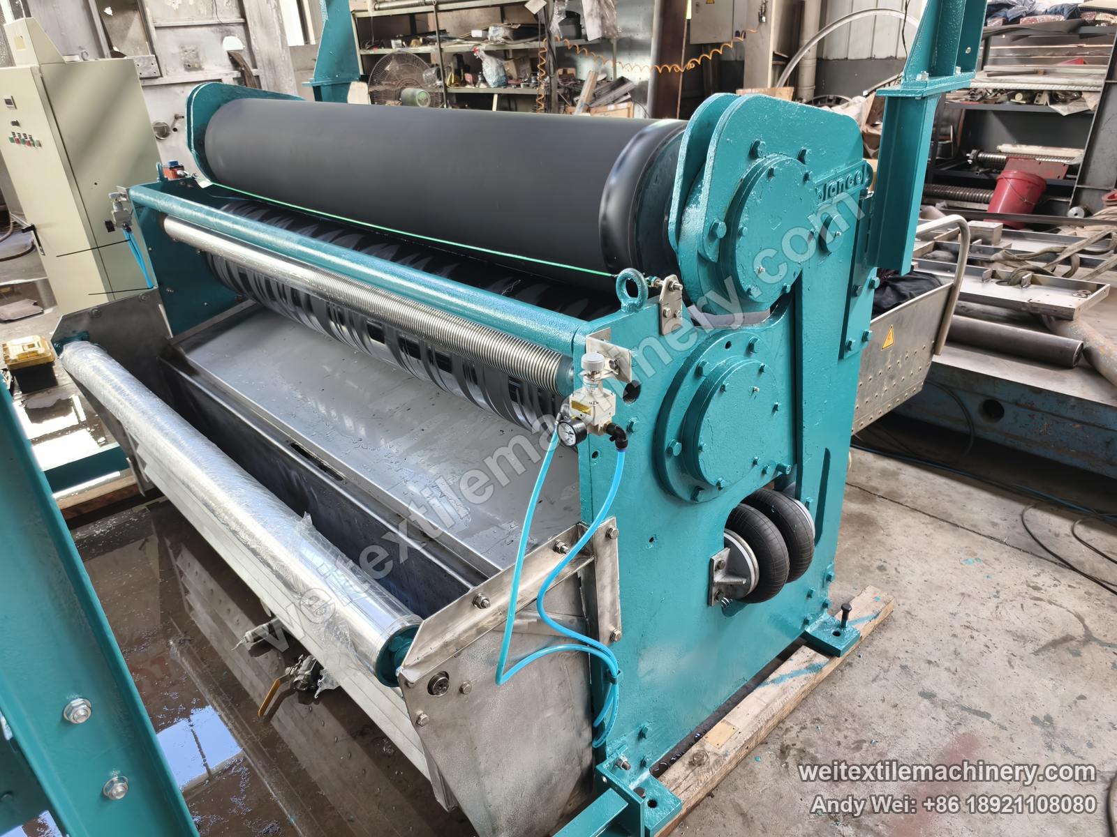 Used Bianco squeezing machine (2.0 m, 2 rolls), close-up of the roller stack with rubber roll, threaded expander roll, cast bianco plate and air bellows