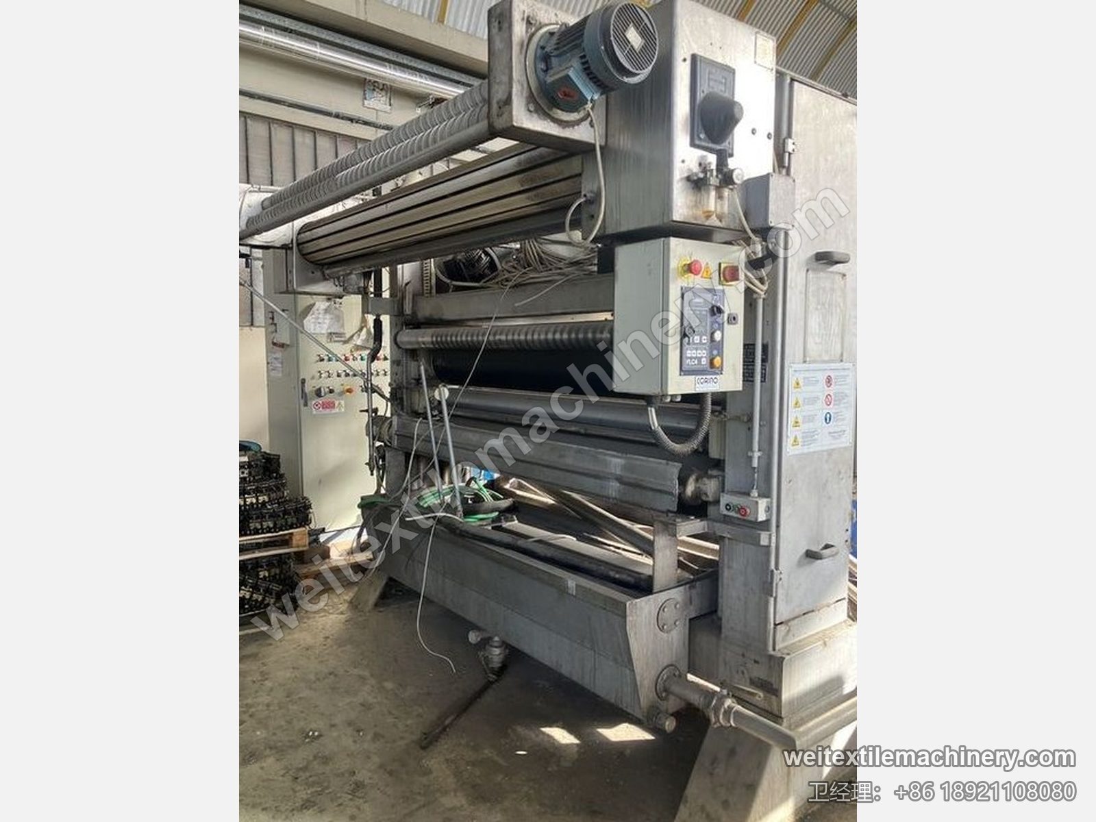 二手 Beta FLC-3 压水机在原厂运行位置，三辊压榨区、顶部电机与 Corino 对中控制箱