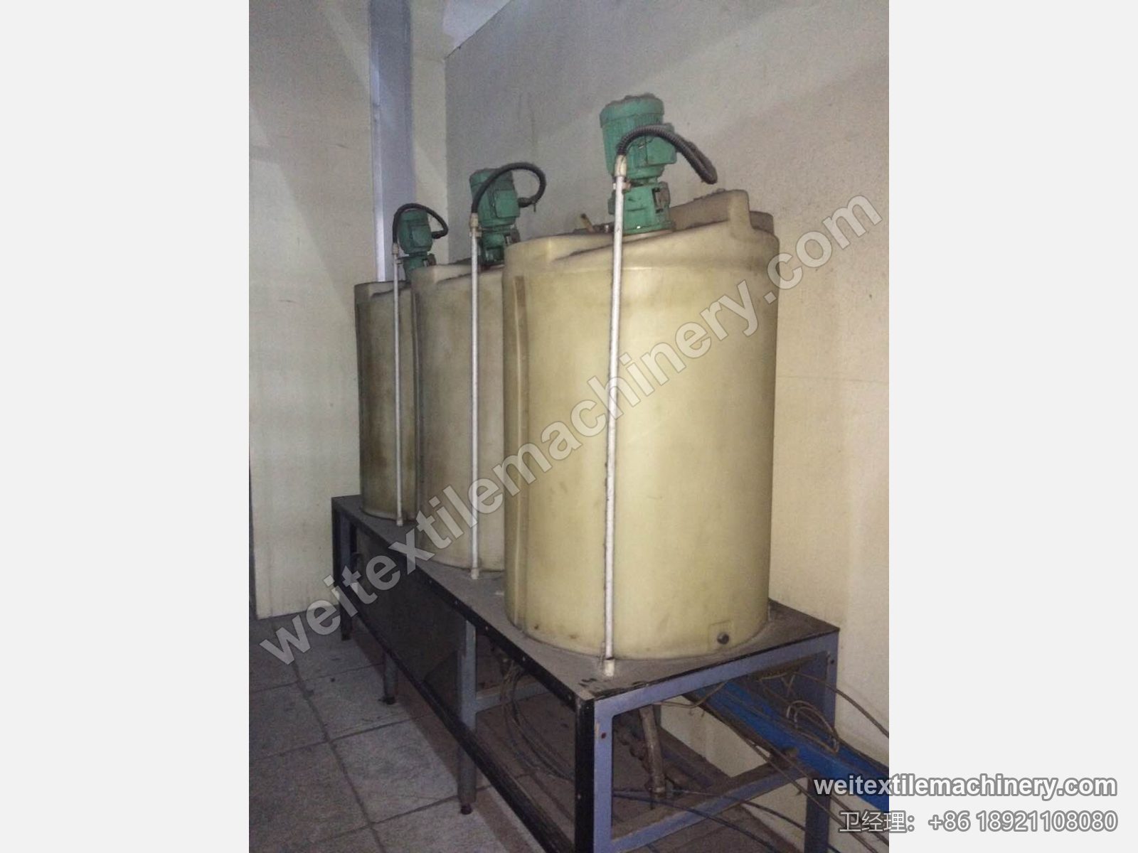 二手 CMT LTT 毛条复洗生产线配套助剂配液罐，三只带搅拌电机的塑料罐