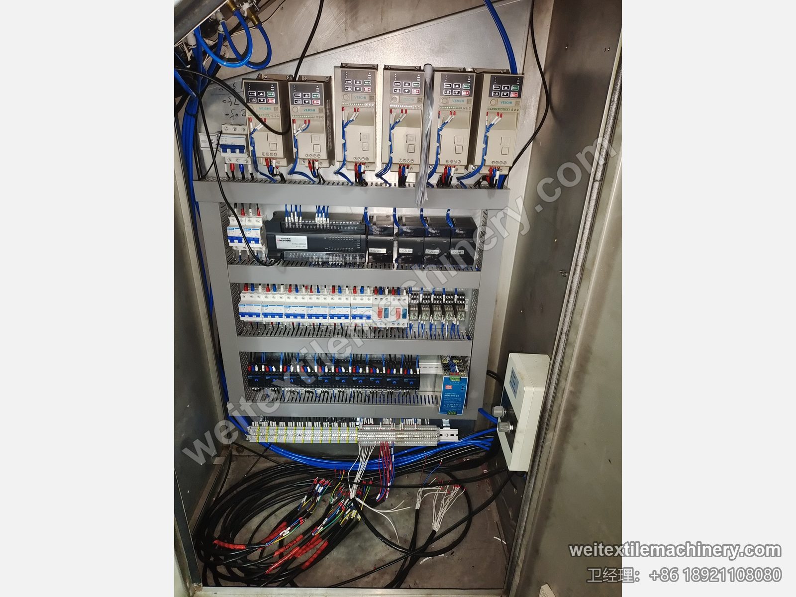 二手 TMT STC 4D+4R 湿刷毛定型机电控柜，六台伟创变频器、SIMACHINE 标签的 PLC 模块与端子排
