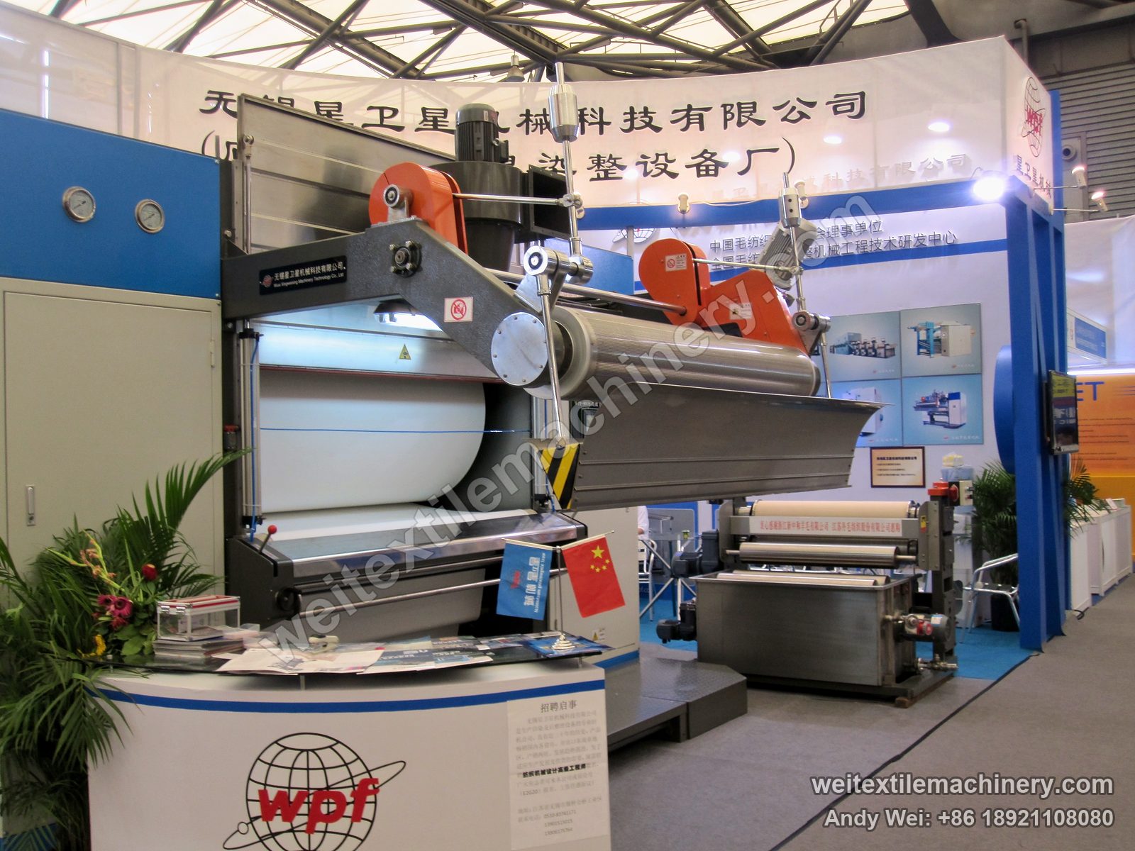 The WPF-900B decatizing machine on the 2012 stand, seen from the side