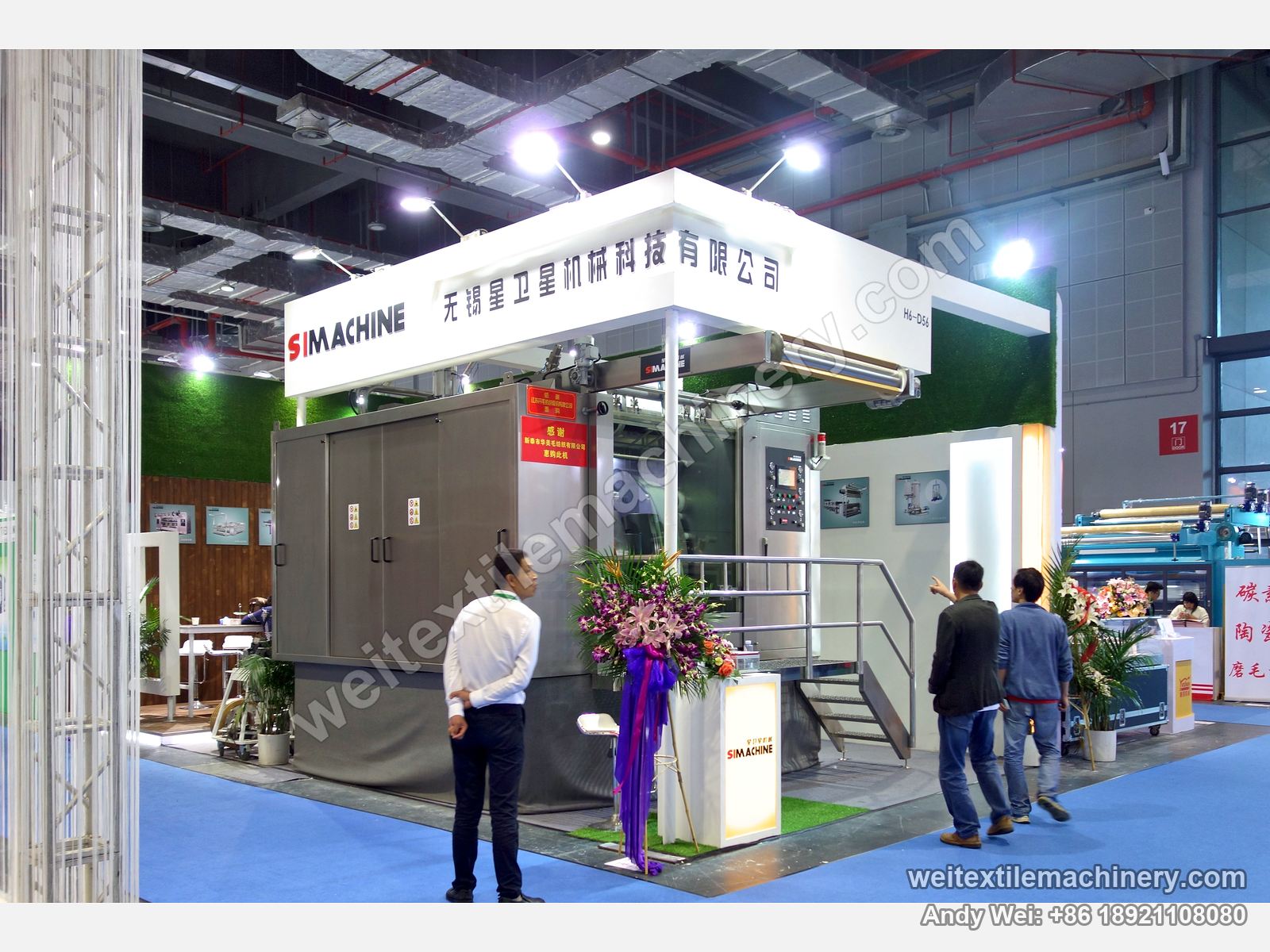 The 2016 SIMACHINE stand with a scouring and milling machine in the middle